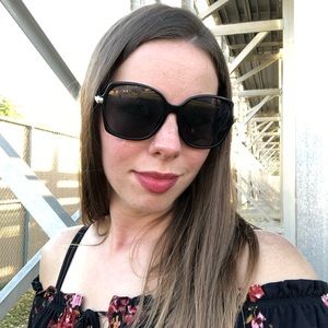 Meet your Posher, Debora